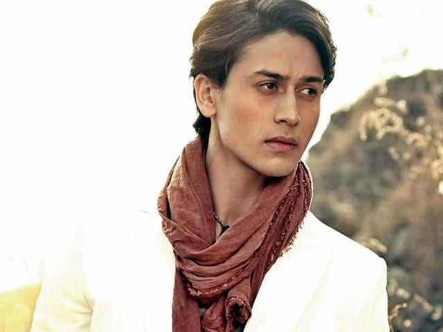 Tiger-Shroff-spotted-at-the-Nagpur-zoo-Photo-courtesy-Twitter Tiger-Shroff-spotted-at-the-Nagpur-zoo-Photo-courtesy-Twitter