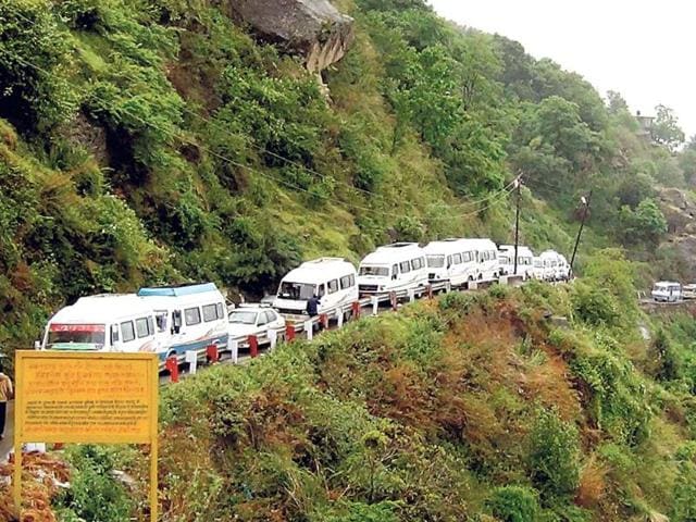 Vehicles-going-to-Badrinath-were-halted-due-to-several-road-blocks-on-the-way-HT-Photo Vehicles-going-to-Badrinath-were-halted-due-to-several-road-blocks-on-the-way-HT-Photo