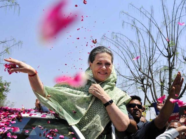 UPA chairperson Sonia Gandhi being welcomed by supporters during a roadshow before filing her nomination papers in Rae Bareli for 2014 Lok Sabha polls. (HT Photo/Deepak Gupta)