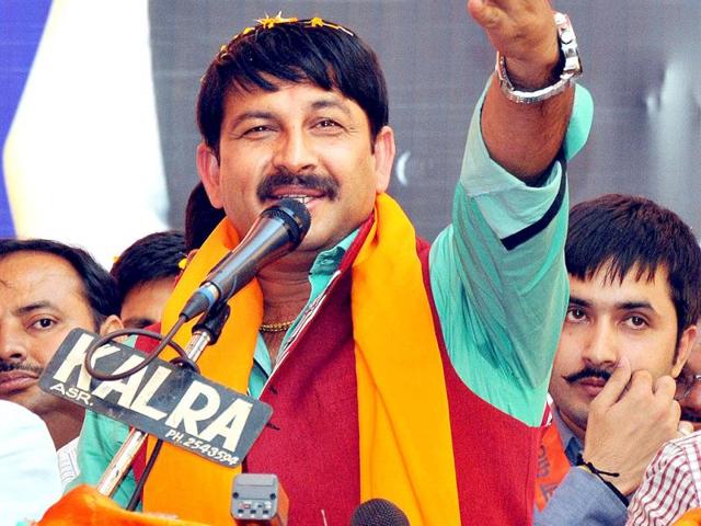 WON: BJP leader and Bhojpuri star Manoj Tiwari campaigns for party candidate Arun Jaitley in Amritsar. (PTI Photo)