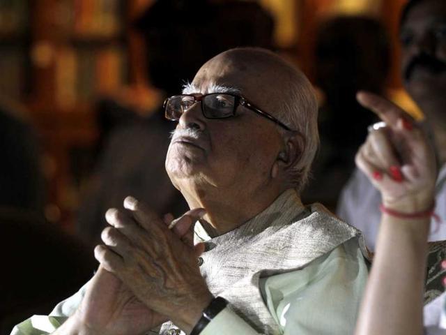 BJP senior leader LK Advani watches live election updates at his residence in New Delhi. (Sanjeev Verma/HT Photo)