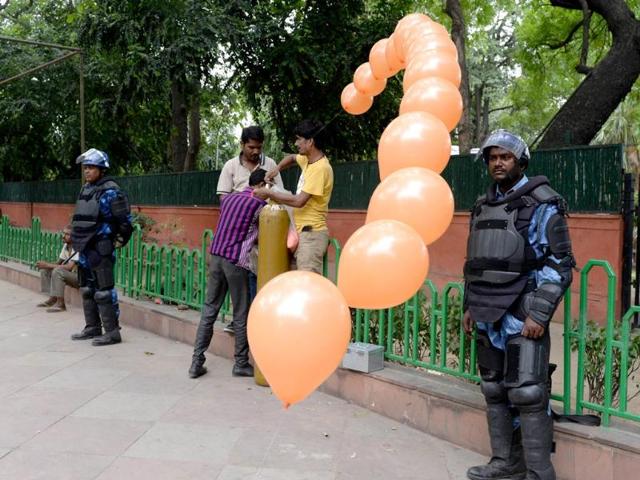 Rapid Action Force personnel stand guard outside the BJP headquarters before the arrival of PM designate Narendra Modi in New Delhi. (AFP photo)