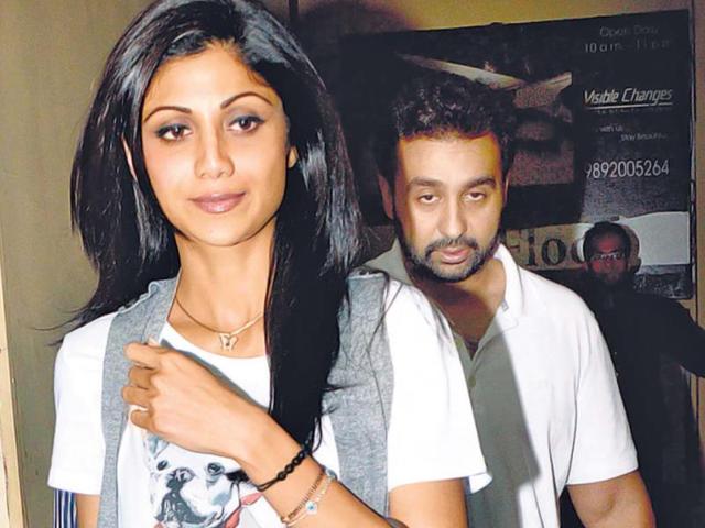 Shilpa Shetty at a movie theatre with her husband. (Photo: Viral Bhayani)