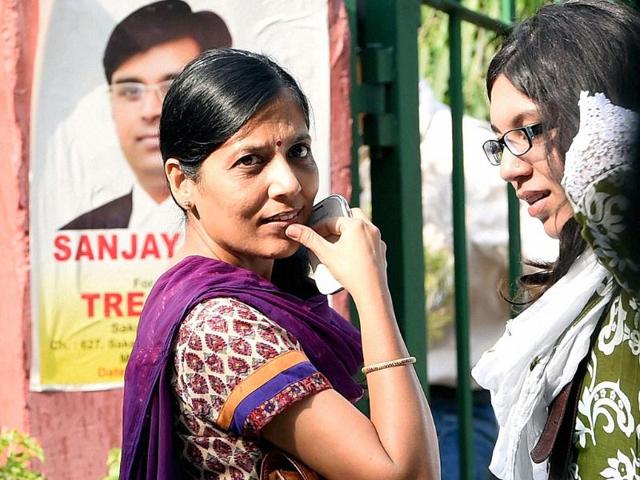 AAP convener Arvind Kejriwal's wife Sunita arrives at Patiala House court in New Delhi. (PTI photo)