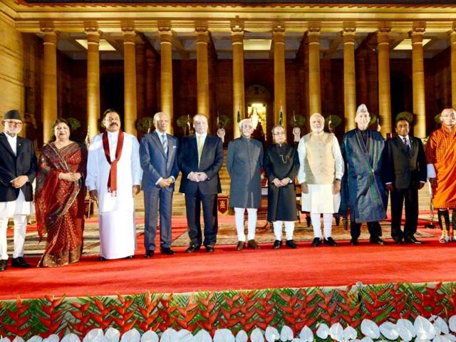 A-handout-photograph-shows-PM-Narendra-Modi-4-R-along-with-President-Pranab-Mukherjee-5-R-and-VP-Hamid-Ansari-C-with-invited-foreign-dignitaries-at-the-Rashtrapati-Bhawan-in-New-Delhi-EPA-Photo A-handout-photograph-shows-PM-Narendra-Modi-4-R-along-with-President-Pranab-Mukherjee-5-R-and-VP-Hamid-Ansari-C-with-invited-foreign-dignitaries-at-the-Rashtrapati-Bhawan-in-New-Delhi-EPA-Photo