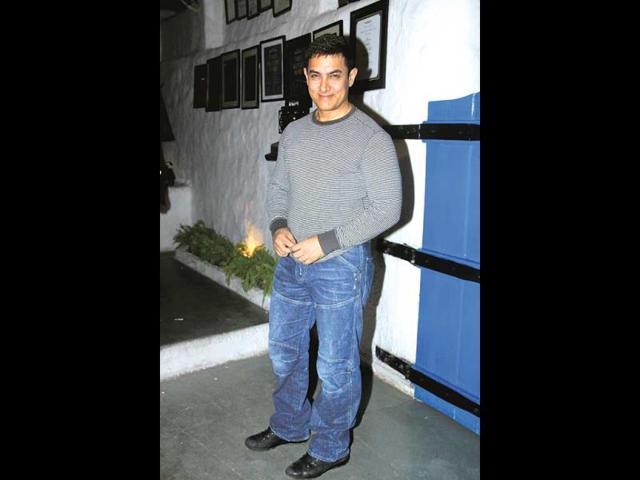 Aamir Khan poses at Heropanti success bash. Aamir Khan poses at Heropanti success bash.
