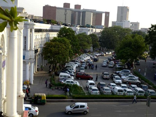Vehicles parked in organized manner at Connaught Place inner circle in New Delhi. (Photo by Vipin Kumar/ Hindustan Times)