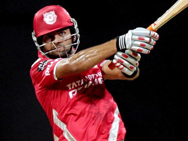 Kings XI Punjab's Manan Vohra plays a shot during their IPL 7 qualifier against Chennai Super Kings in Mumbai. (Kunal Patil/HT Photo)