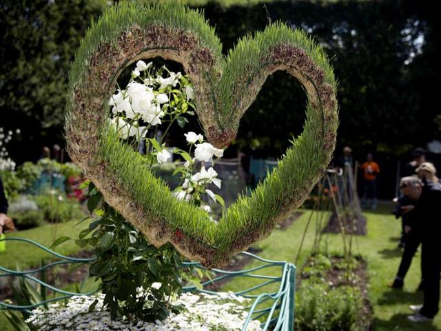 People visit the vegetable garden of the Tuileries Gardens in Paris. (AFP Photo) People visit the vegetable garden of the Tuileries Gardens in Paris. (AFP Photo)