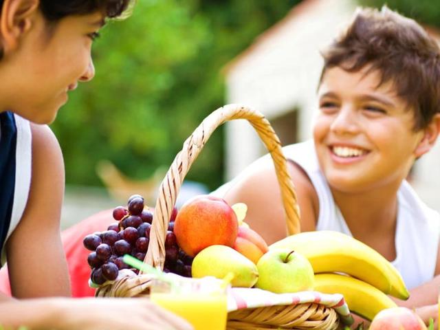 Kids-eating-fruits-and-veggies-Getty