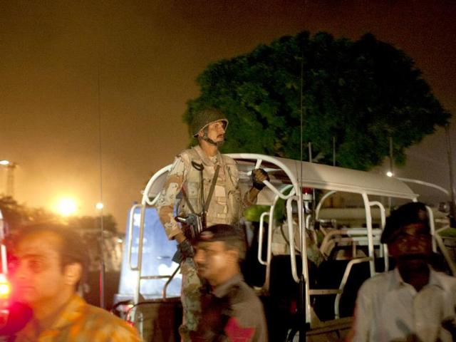 Pakistani security troops rush to Karachi airport terminal following attacks by unknown gunmen. (AP photo)