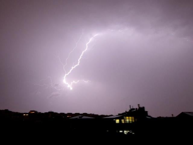 A lightning strike during a thunderstorm over the city of Paris. (AFP photo)