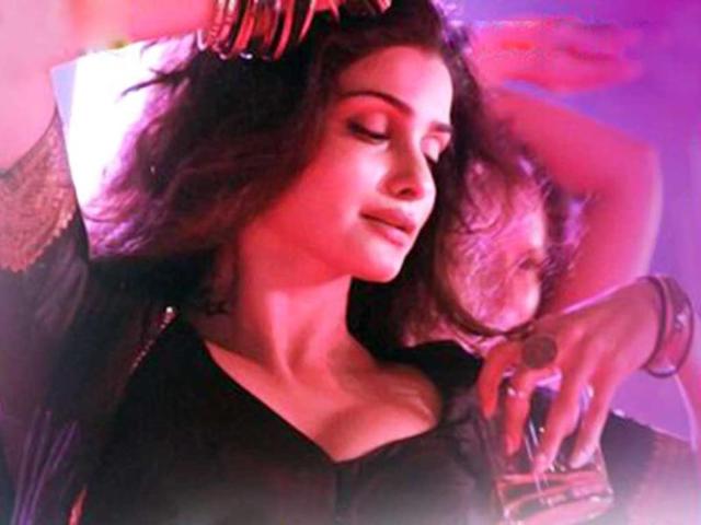 Prachi-Desai-dons-sexy-new-avatar-in-Ek-Villain-song-Awari-Photo-Twitter