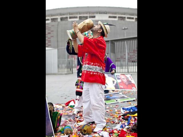 A shaman kisses a replica of the World Cup trophy. (AFP photo)