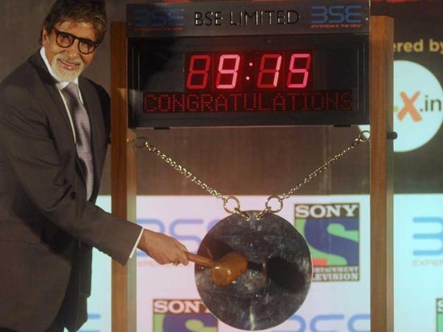 Amitabh Bachchan sounds the opening gong at the Bombay Stock Exchange in Mumbai. (AFP PHOTO)