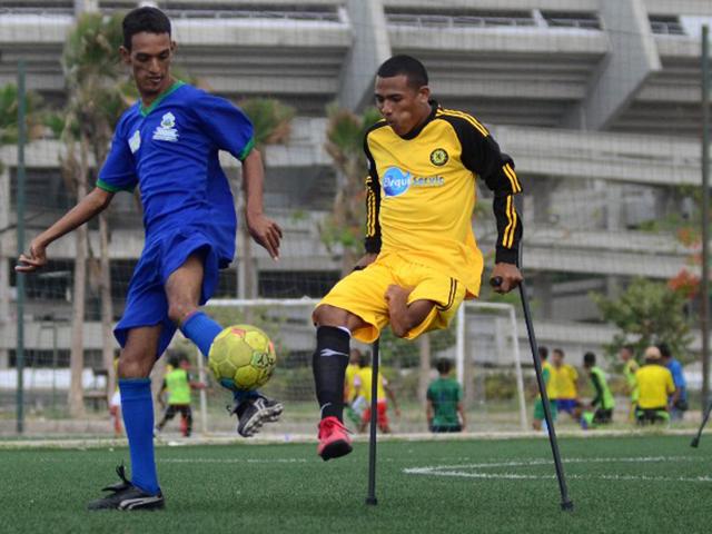 Colombia, Barranquilla: Men with different abilities play football in Barranquilla. (AFP PHOTO)