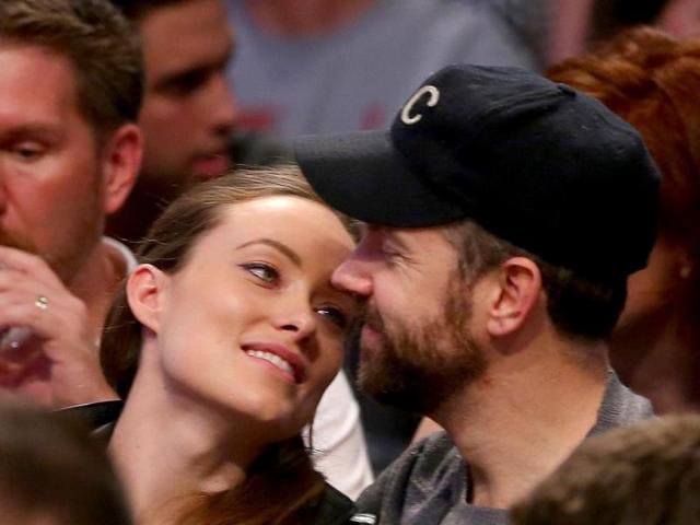 Olivia-Wilde-and-Jason-Sudekis-attend-Game-Three-of-the-Eastern-Conference-Semifinals-during-the-2014-NBA-Playoffs-Getty-Images