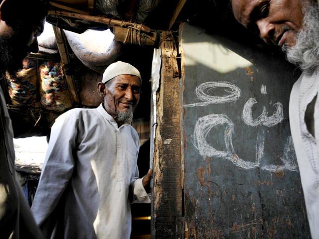 Rohingya Muslims now lead tough lives in slum like conditions, on the fringes of Delhi with the military rulers having allegedly deprived many off their land and other belongings. (Saumya Khandelwal/ HT Photo)