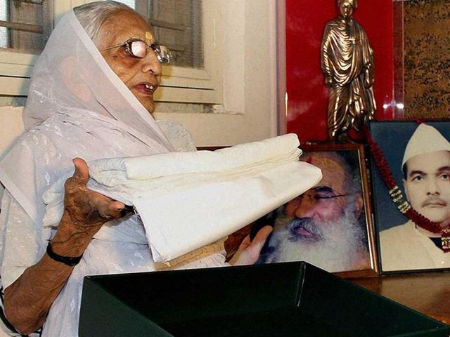 A sari as a gift from Pakistan PM Nawaz Sharif to PM Narendra Modi's mother Hiraben in a box with "Mother of the Prime Minister of India” written on it. Modi expressed his gratitude on Twitter. (PTI photo)