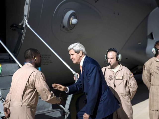 US secretary of state John Kerry greets the crew as he boards for Iraq at Jordan's Queen Alia International Airport. (AFP Photo)