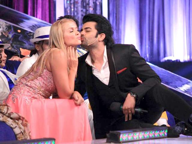 Manish Paul is indeed back on Jhalak Dikhhla Jaa and yes he is still the same old Manish we all loved last season. Ever so flirtatious, he is seen charming his way into the heart of Karan Tacker's choregrapher, Elena Samodanova. (All Pictures: Facebook/ManishPaul03)