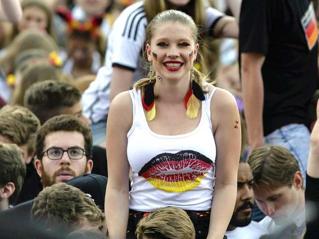 German fans watch the group G football match Germany vs USA on a giant screen in Berlin, Germany. (AFP PHOTO) German fans watch the group G football match Germany vs USA on a giant screen in Berlin, Germany. (AFP PHOTO)