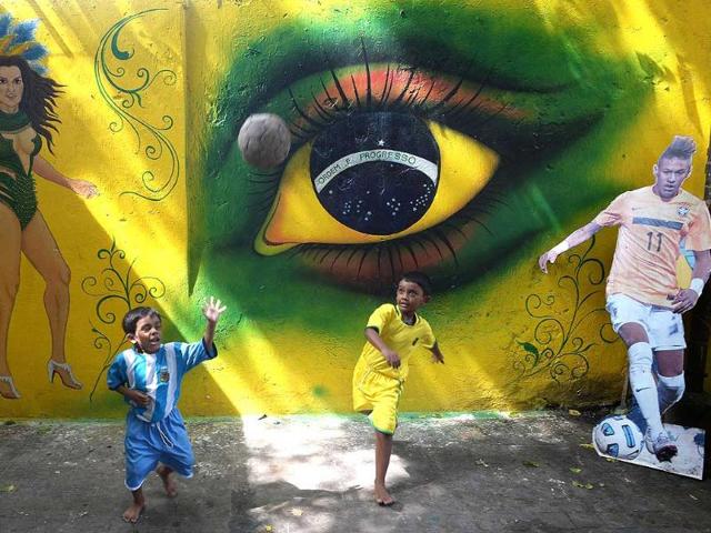 Young Indian children in Brazil (R) and Argentina football attire play in front of wall graffit supporting their favorite team Brazil, in Kolkata. (AFP Photo) Young Indian children in Brazil (R) and Argentina football attire play in front of wall graffit supporting their favorite team Brazil, in Kolkata. (AFP Photo)