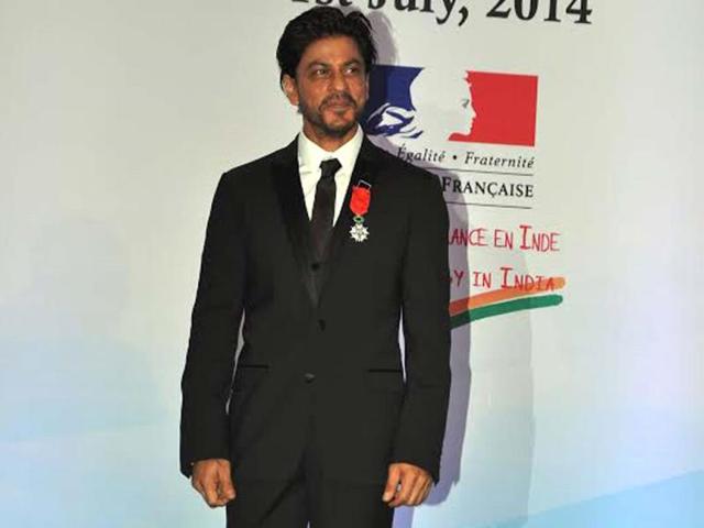 SRK strikes a pose. SRK strikes a pose.