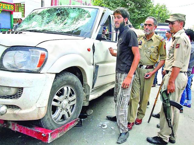 People-attacked-vehicle-carrying-policemen-in-civil-dress-near-Munawerabad-Chowk-in-Srinagar-on-Saturday-Waseem-Andrabi-HT