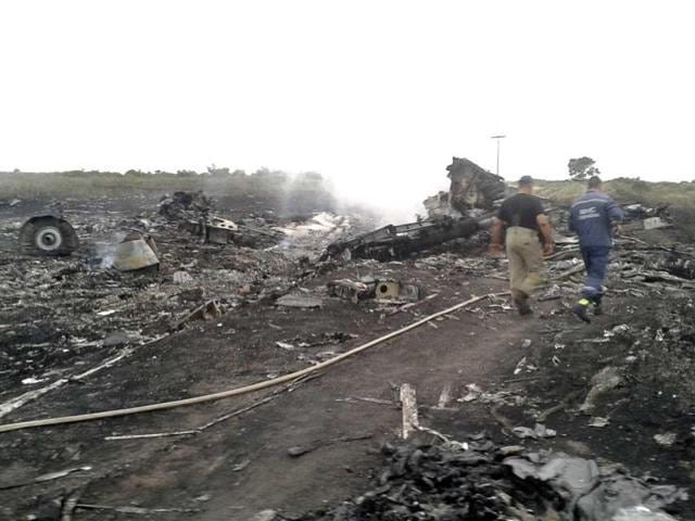 Emergencies-ministry-members-walk-at-the-site-of-a-Malaysia-Airlines-Boeing-777-plane-crash-in-the-settlement-of-Grabovo-in-the-Donetsk-region-Reuters-photo Emergencies-ministry-members-walk-at-the-site-of-a-Malaysia-Airlines-Boeing-777-plane-crash-in-the-settlement-of-Grabovo-in-the-Donetsk-region-Reuters-photo