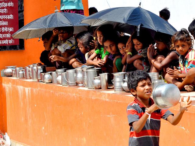 Street-children-wait-to-collect-milk-outside-Mukteshwar-Temple-Sushil-Rai-HT-Photo Street-children-wait-to-collect-milk-outside-Mukteshwar-Temple-Sushil-Rai-HT-Photo