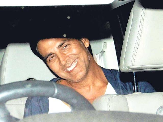 Akshay Kumar was spotted on a movie outing.(Photo: Viral Bhayani)