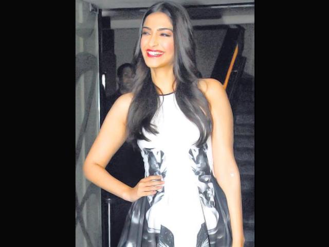 With a medical tape on her left arm, looks like Sonam Kapoor attended this event post a blood donation. (HT Photo)