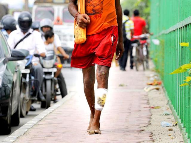 Devotees known as Kanwarias carry the holy water which they collect from the holy River Ganges, on their way to different Hindu temples in their hometowns to offer the holy water to the idol of Lord Shiva in Noida, India. (HT Photo/Burhaan Kinu)