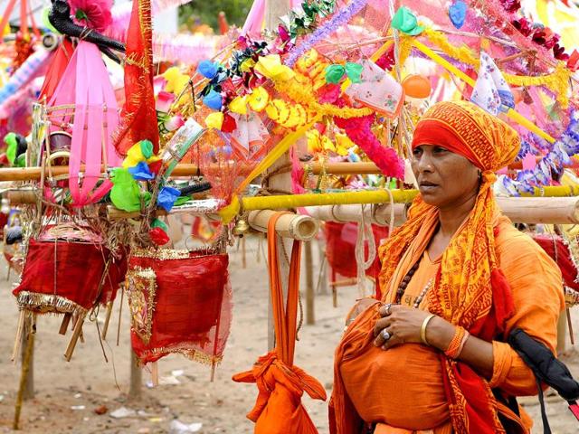 Devotees known as Kanwarias carry the holy water which they collect from the holy River Ganges, on their way to different Hindu temples in their hometowns to offer the holy water to the idol of Lord Shiva in Noida, India. (HT Photo/Burhaan Kinu)