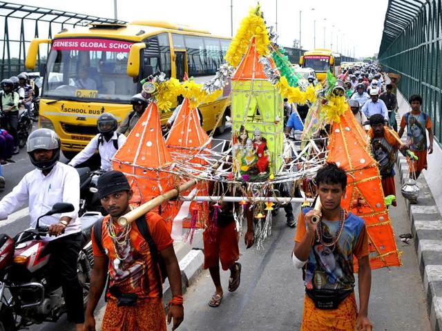The movement of traffic was slow due to kanwarias at ITO Bridge in New Delhi, India. (HT Photo/Sushil Kumar)