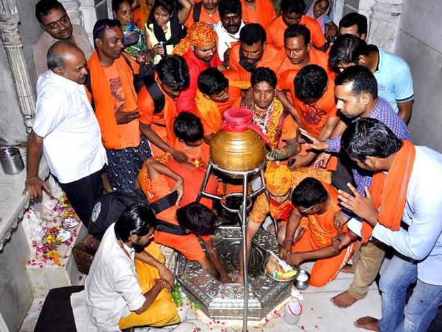 Dudheshwarnath temple where lakhs of Kanwarias arrive each day in Ghaziabad. (HT Photo/Sakib Ali)