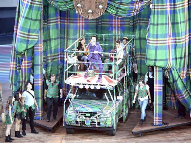 Singer John Barrowman performs during the opening ceremony of the 2014 Commonwealth Games at Celtic Park in Glasgow (AFP Photo)
