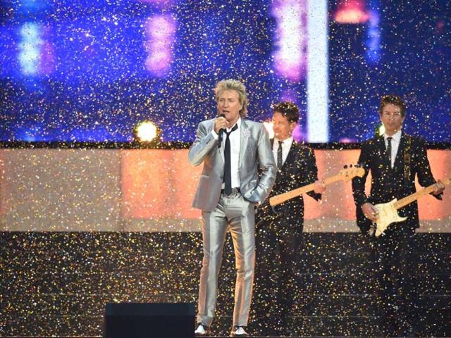 Singer Rod Stewart performs during the opening ceremony of the 2014 Commonwealth Games at Celtic Park in Glasgow (AFP Photo)