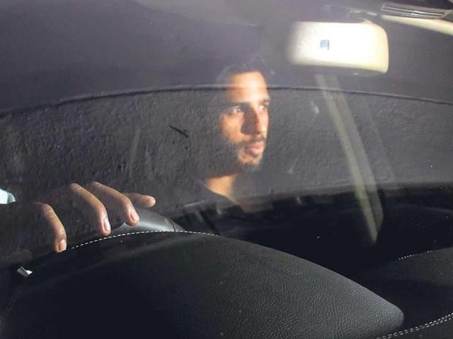 Sidharth Malhotra arrives at Karan Johar's bash in Mumbai. (Photos: Prodip Guha, Yogen Shah)