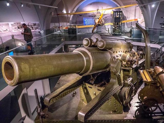 A file photo of a gigantic canon 38 centimeters caliber Howitzer from 1916 weighting over 80 tons, on display at Vienna's Austrian Military Museum (HGM), before the upcoming 100-year anniversary of the beginning of World War I. (AFP photo)