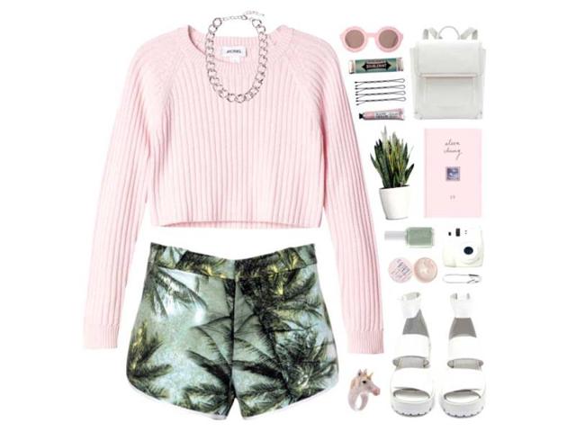 This season's biggest hit have been the crop-tops. Combined here with a printed pair of shorts and this off white back pack, we wonder if the crop top ever looked better.