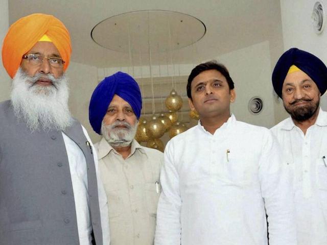 A-three-member-delegation-meeting-Uttar-Pradesh-CM-Akhilesh-Yadav-on-Saharanpur-clashes-in-Lucknow-on-Monday-PTI-Photo