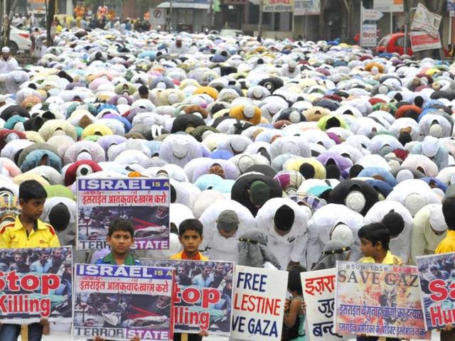 Muslims-offer-namaz-amid-protests-over-Gaza-killings-Amit-K-Jaiswal-HT-photo Muslims-offer-namaz-amid-protests-over-Gaza-killings-Amit-K-Jaiswal-HT-photo