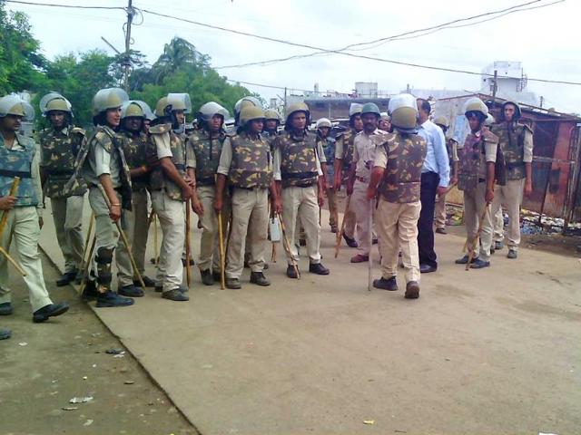 Police-force-deployed-in-Chippa-Colony-in-Khandwa-Sunil-Kerhalkar-HT-photo Police-force-deployed-in-Chippa-Colony-in-Khandwa-Sunil-Kerhalkar-HT-photo