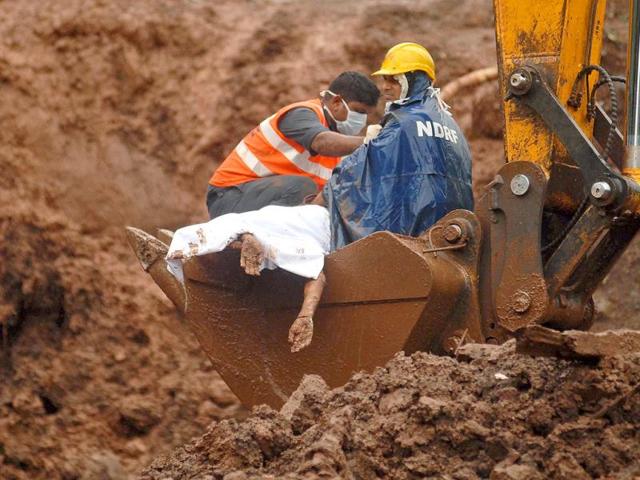National-Disaster-Response-Force-NDRF-personnel-move-a-recovered-body-using-the-bucket-of-an-excavator-at-the-scene-of-the-landslide-at-Malin-AFP-Photo National-Disaster-Response-Force-NDRF-personnel-move-a-recovered-body-using-the-bucket-of-an-excavator-at-the-scene-of-the-landslide-at-Malin-AFP-Photo