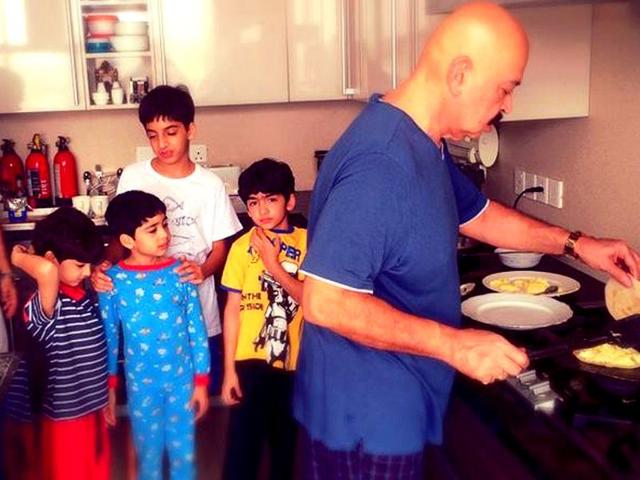 This one was posted by Hrithik Roshan and shows grandkids Hrehaan and Hridhaan looking on as grandpa Rakesh Roshan prepares Sunday breakfast. He captioned it: "Breakfast for champions by d grandchampion himself. Little joys."