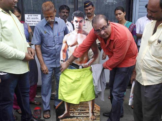 Cong MLA 'dresses up' Aamir Khan's PK Cong MLA 'dresses up' Aamir Khan's PK