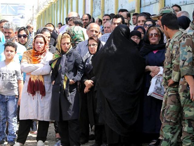 Iranian onlookers gather at the scene of a plane crash near Tehran's Mehrabad airport. (AFP photo)