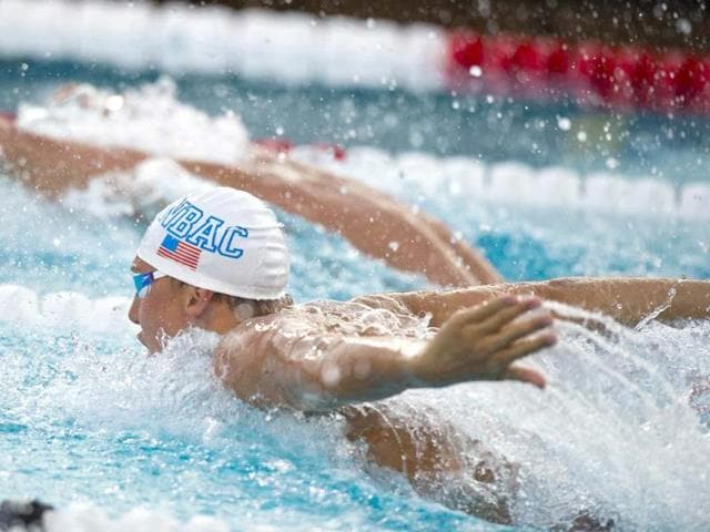 Michael Phelps (R) chases Ryan Lochte (background) in the men's 200m individual medley final at the 2014 Phillips 66 National Championships at the Woollett Aquatic Center in Irvine, California. (AFP Photo)